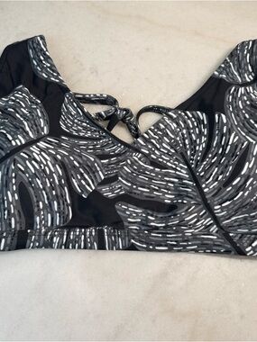 Eco Beach Swim Top Size XL Black Palm Leaf Adjustable Straps UPF 50+ Padded NWT